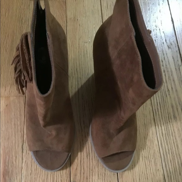 Dolce Vita fringe bootie 🍁🍂 - Picture 3 of 4